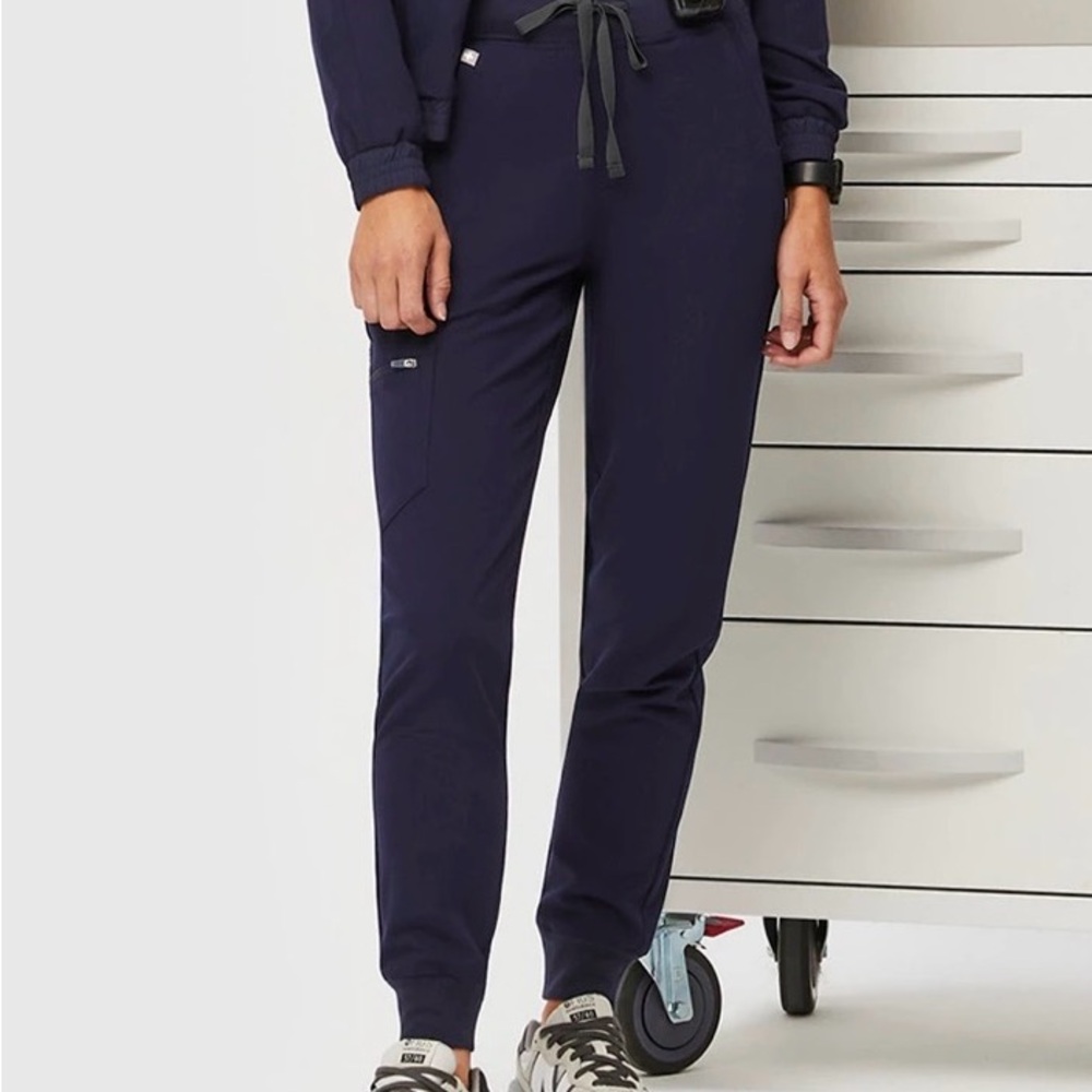 🎉NWT! Navy High Waisted Zamora Jogger Scrub Pants!